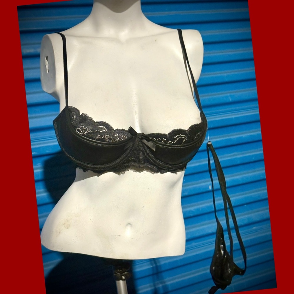 Fredrick’s of Hollywood Elegant Black Lace Bra Set